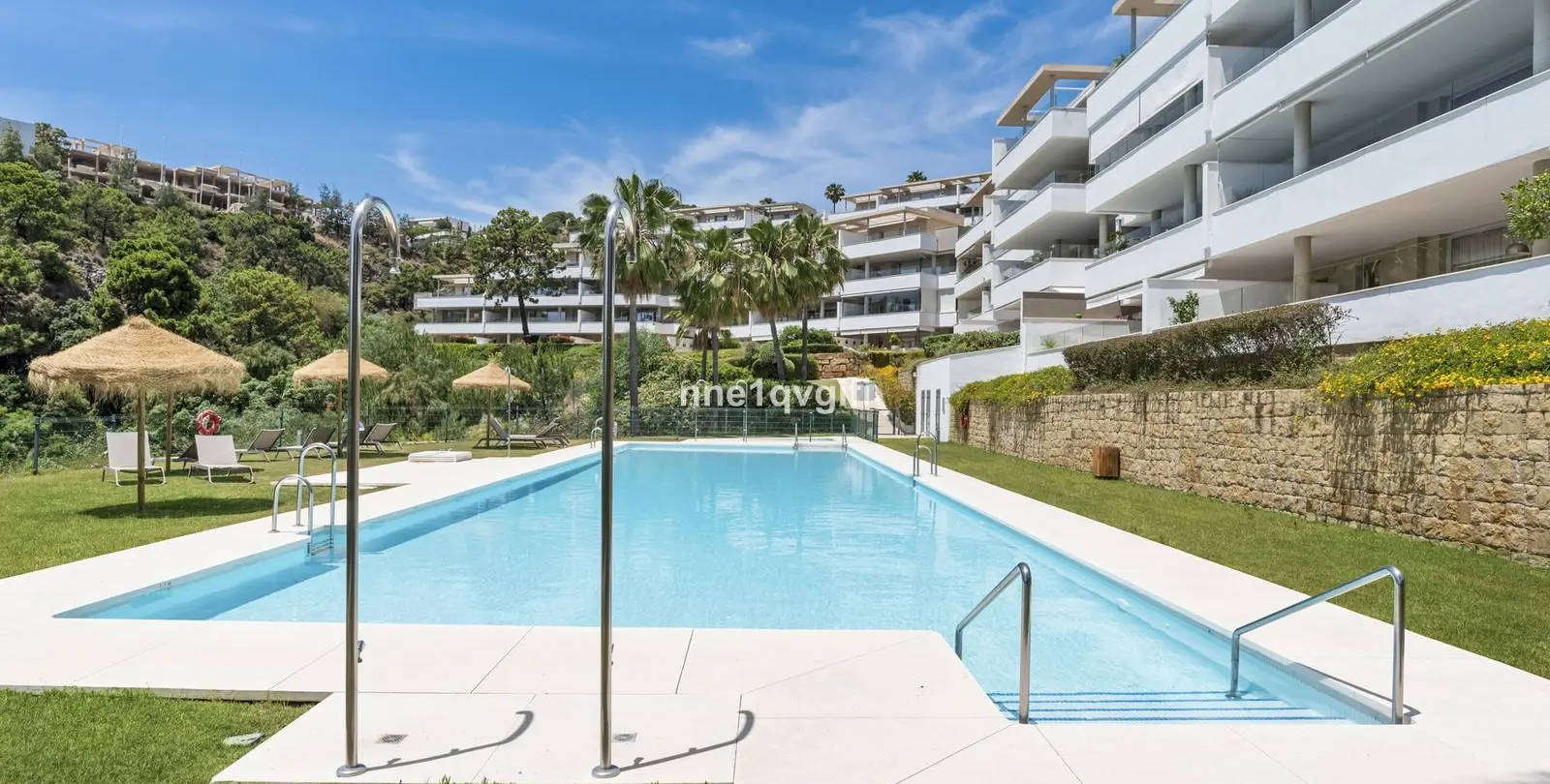 Venta de apartamento en planta baja en Benahavís 1