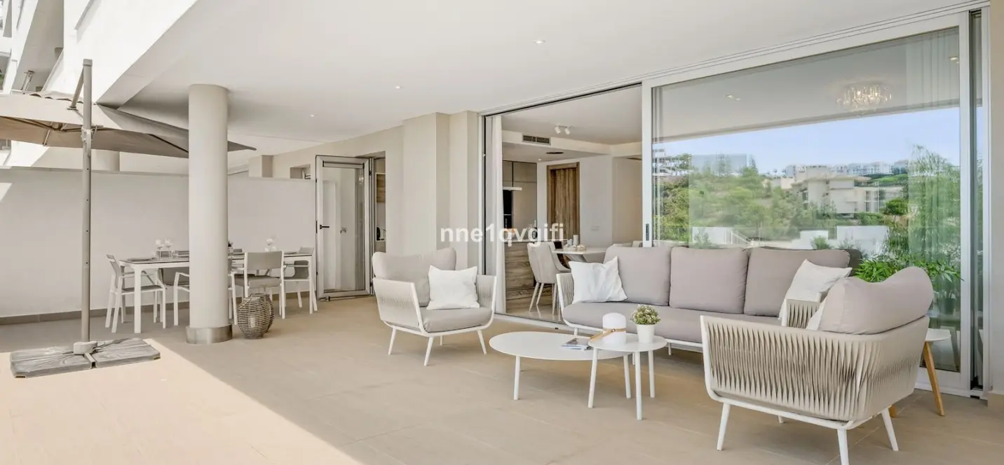Venta de apartamento en planta baja en Benahavís 1