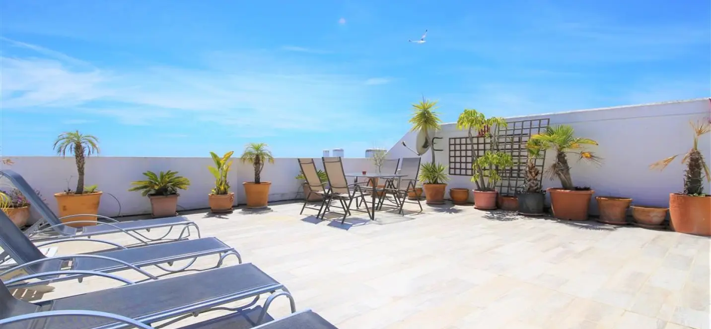 Sale of penthouse in Estepona 0
