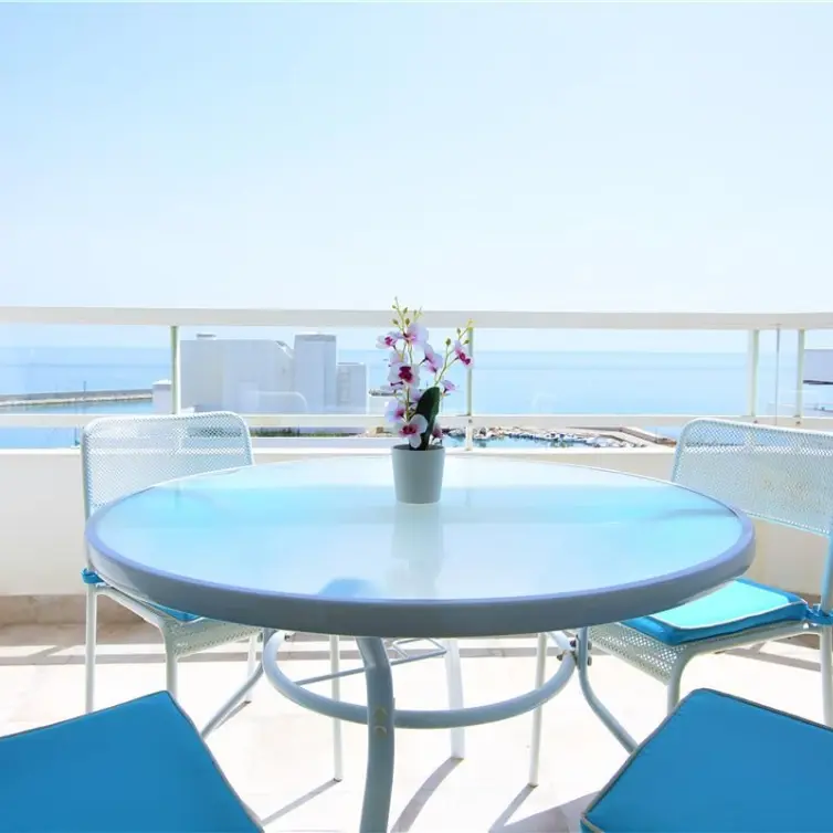 Sale of penthouse in Estepona