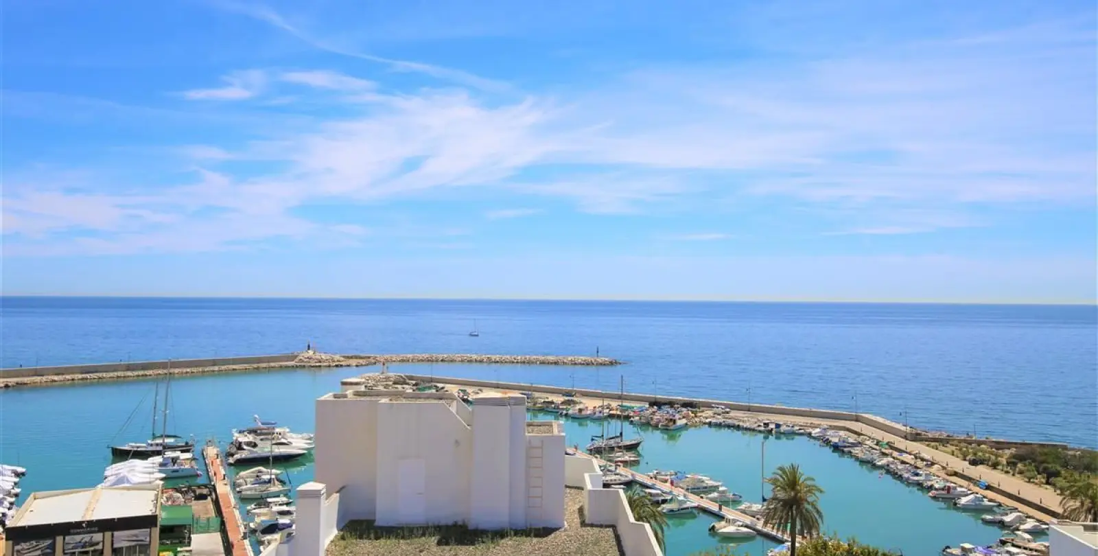 Sale of penthouse in Estepona 3