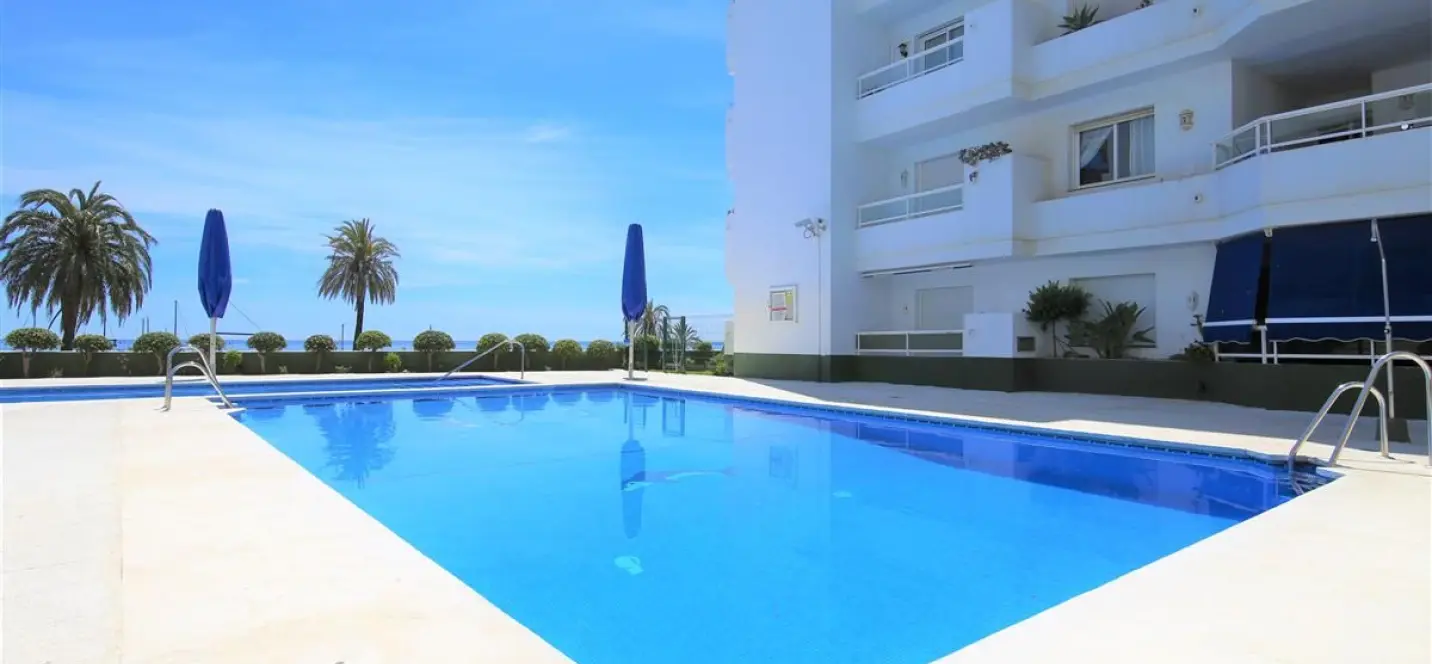 Sale of penthouse in Estepona 3