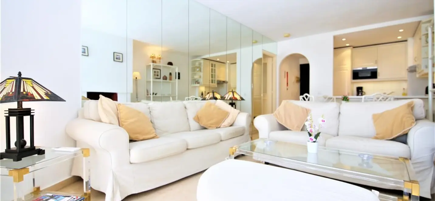 Sale of penthouse in Estepona 4
