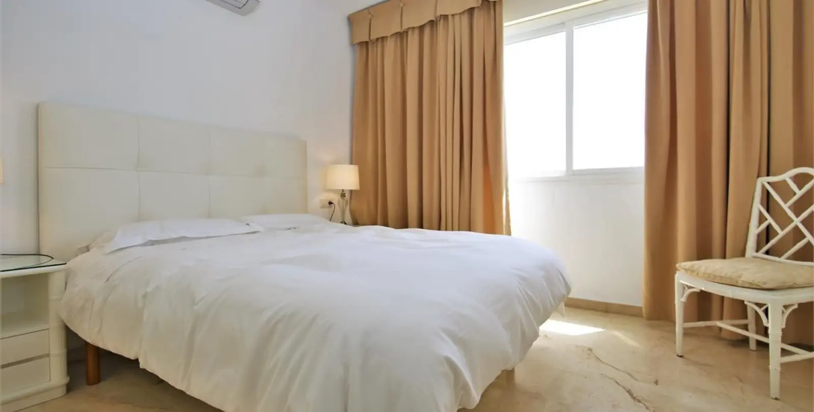 Sale of penthouse in Estepona 6