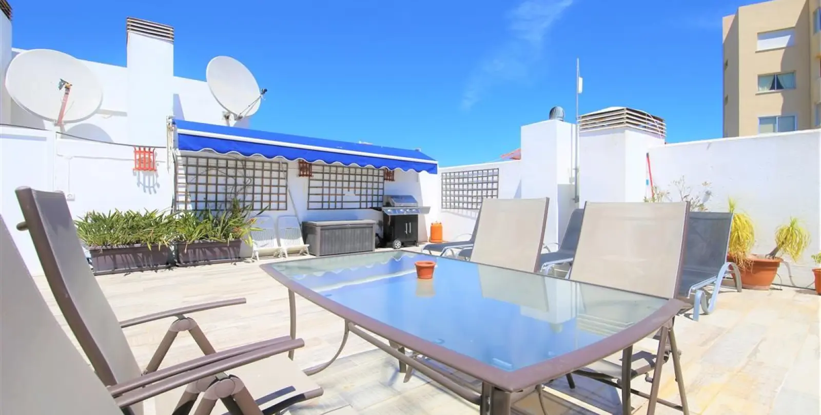 Sale of penthouse in Estepona 14