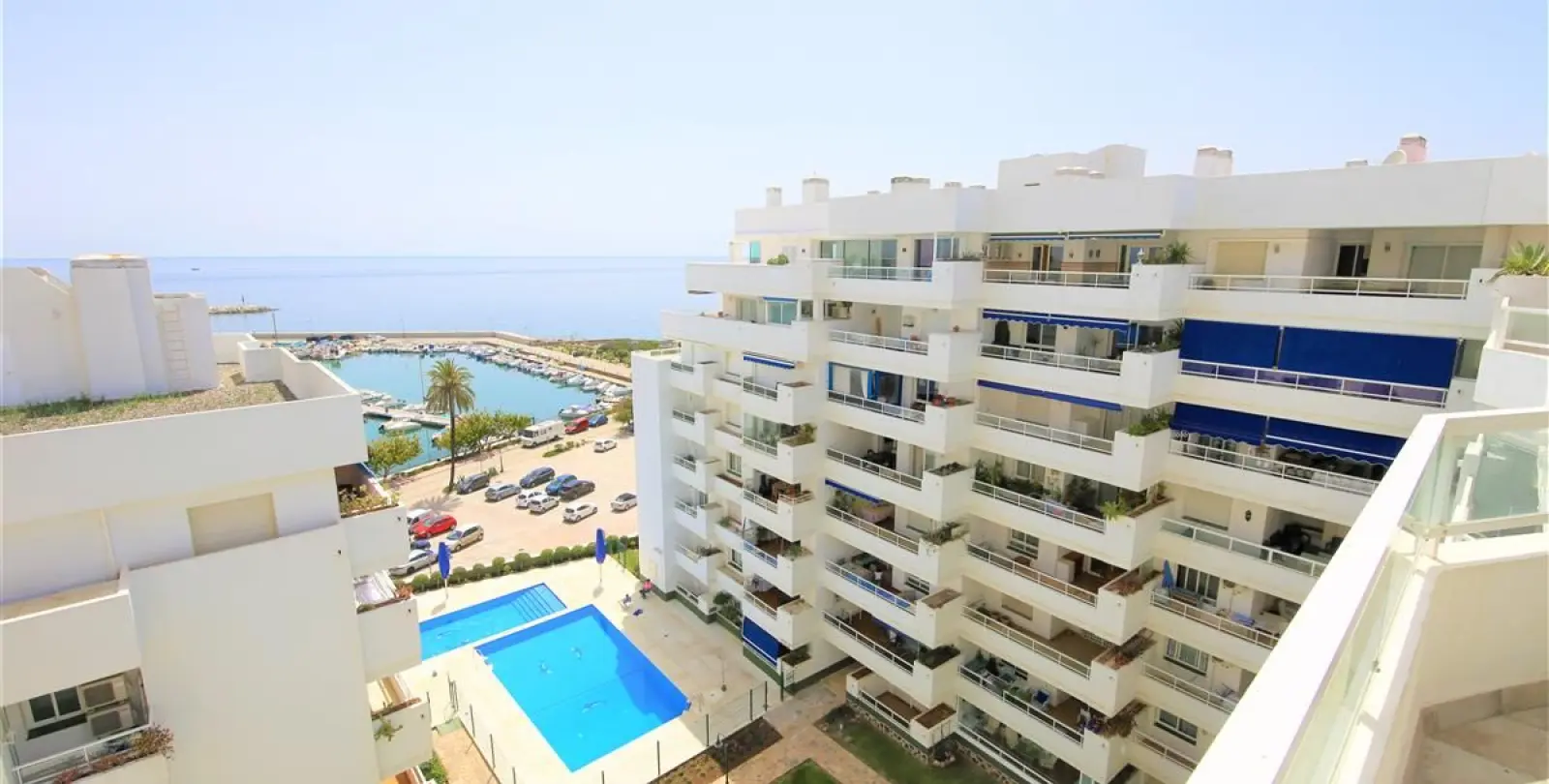 Sale of penthouse in Estepona 18