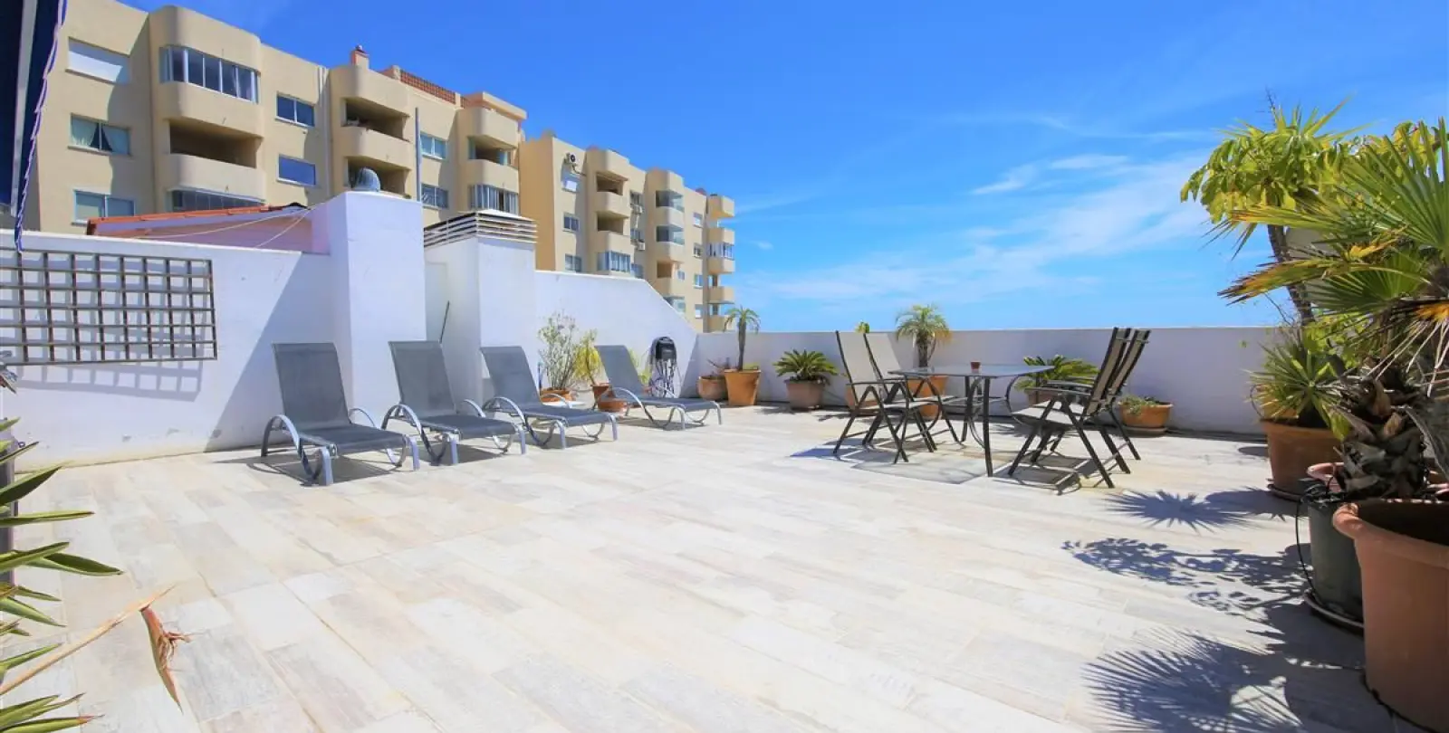 Sale of penthouse in Estepona 23