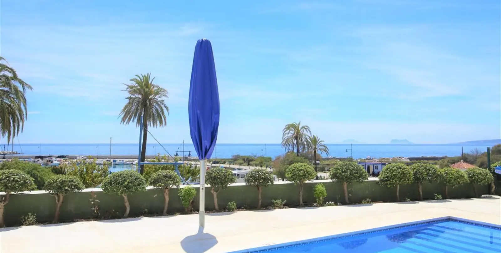 Sale of penthouse in Estepona 24