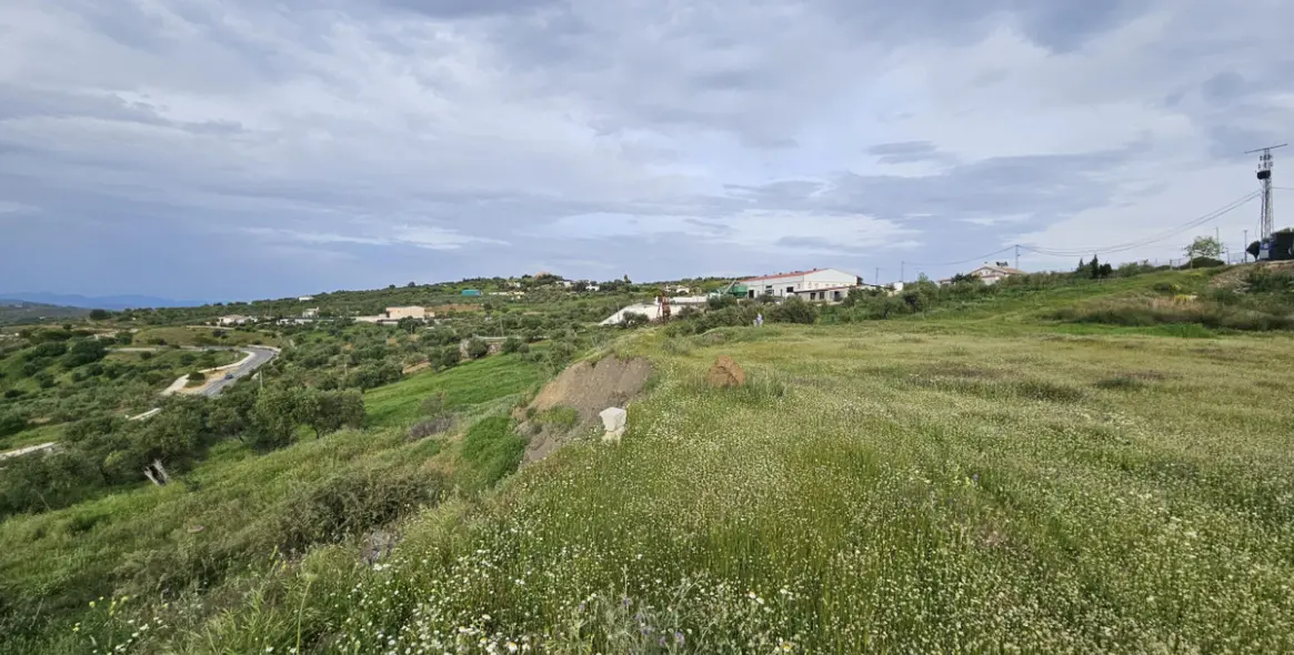 Venta de parcela residencial en Tolox 8