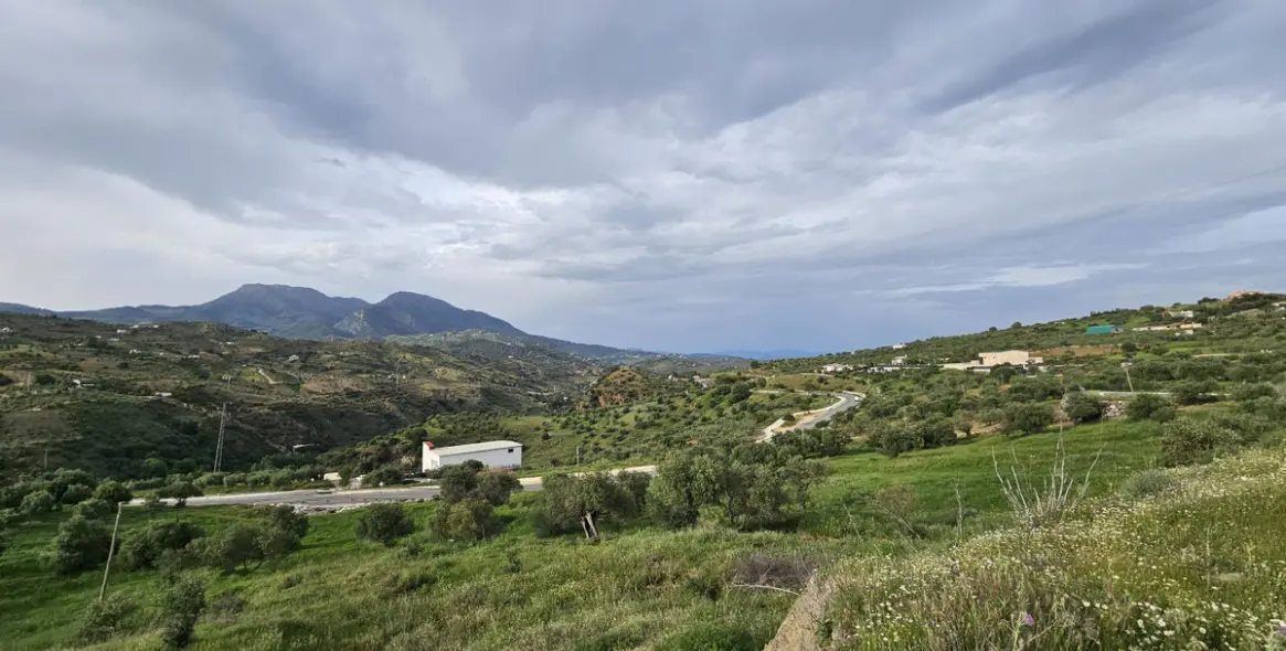 Venta de parcela residencial en Tolox 12