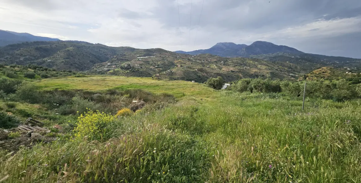 Venta de parcela residencial en Tolox 13