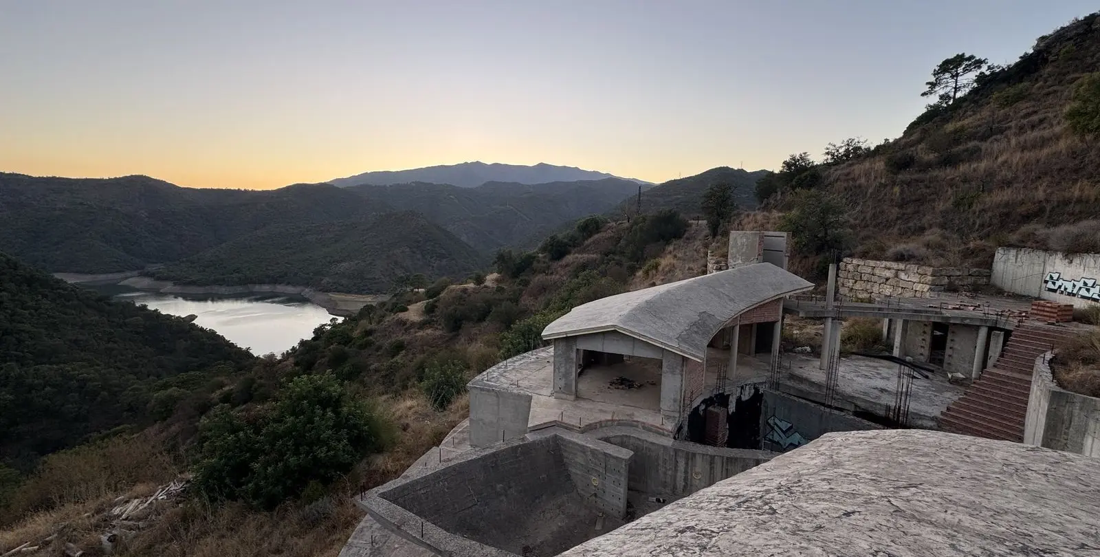 Venta de parcela residencial en Istán 18
