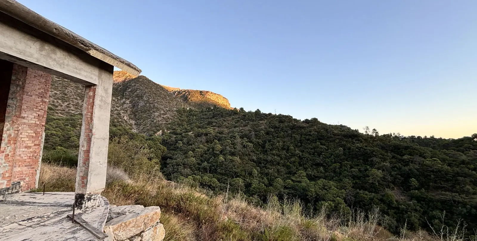 Venta de parcela residencial en Istán 25