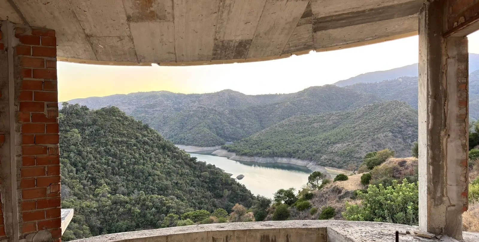 Venta de parcela residencial en Istán 30