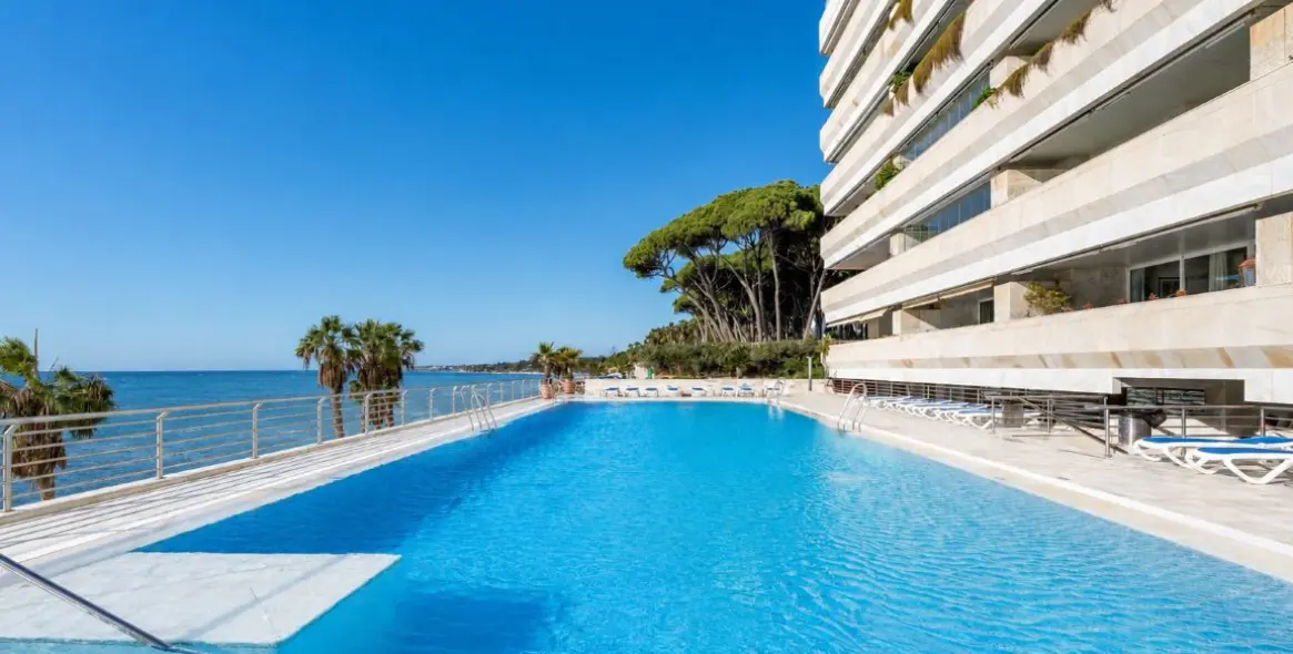 Venta de apartamento en planta baja en Nagüeles 1