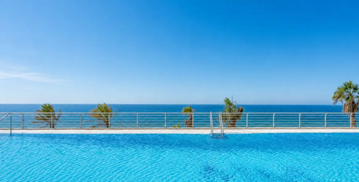 Venta de apartamento en planta baja en Nagüeles 2