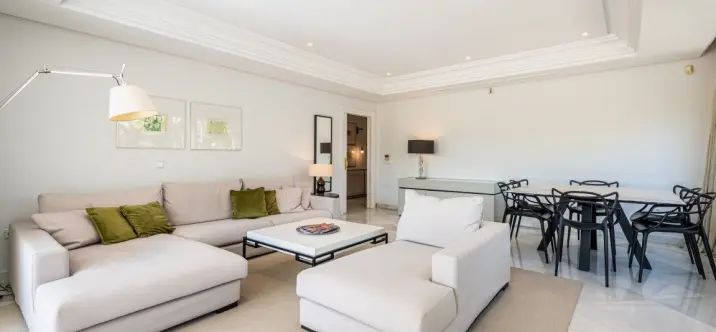 Продажа апартаментов на первом этаже в Nagüeles 4
