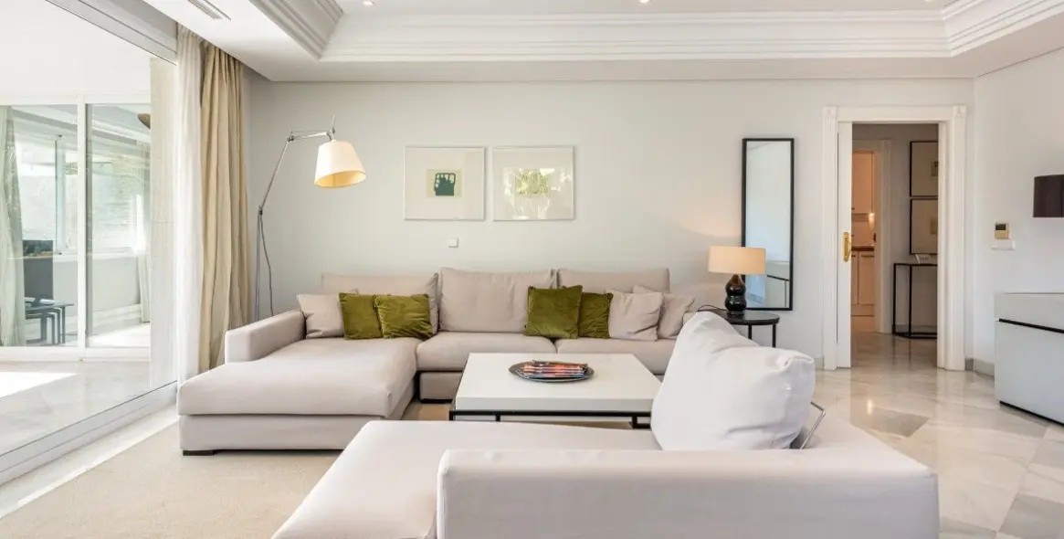 Venta de apartamento en planta baja en Nagüeles 6