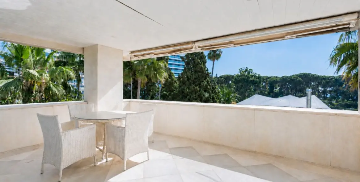 Venta de apartamento en planta baja en Nagüeles 8
