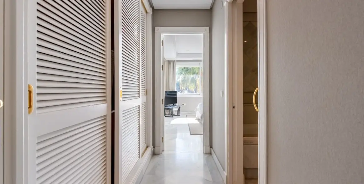 Venta de apartamento en planta baja en Nagüeles 11