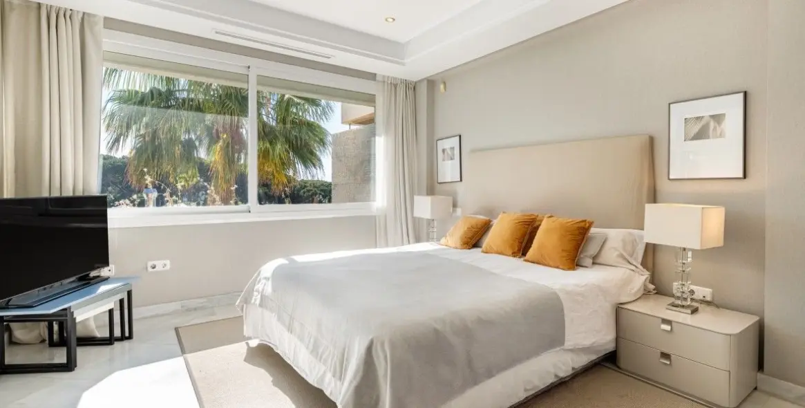 Venta de apartamento en planta baja en Nagüeles 12