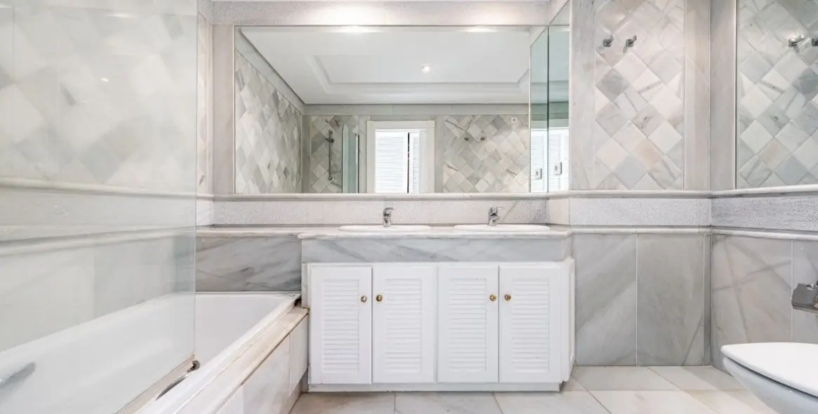 Venta de apartamento en planta baja en Nagüeles 14