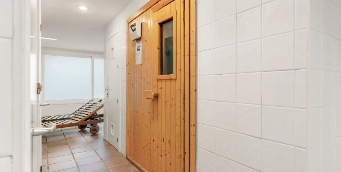 Venta de apartamento en planta baja en Nagüeles 23
