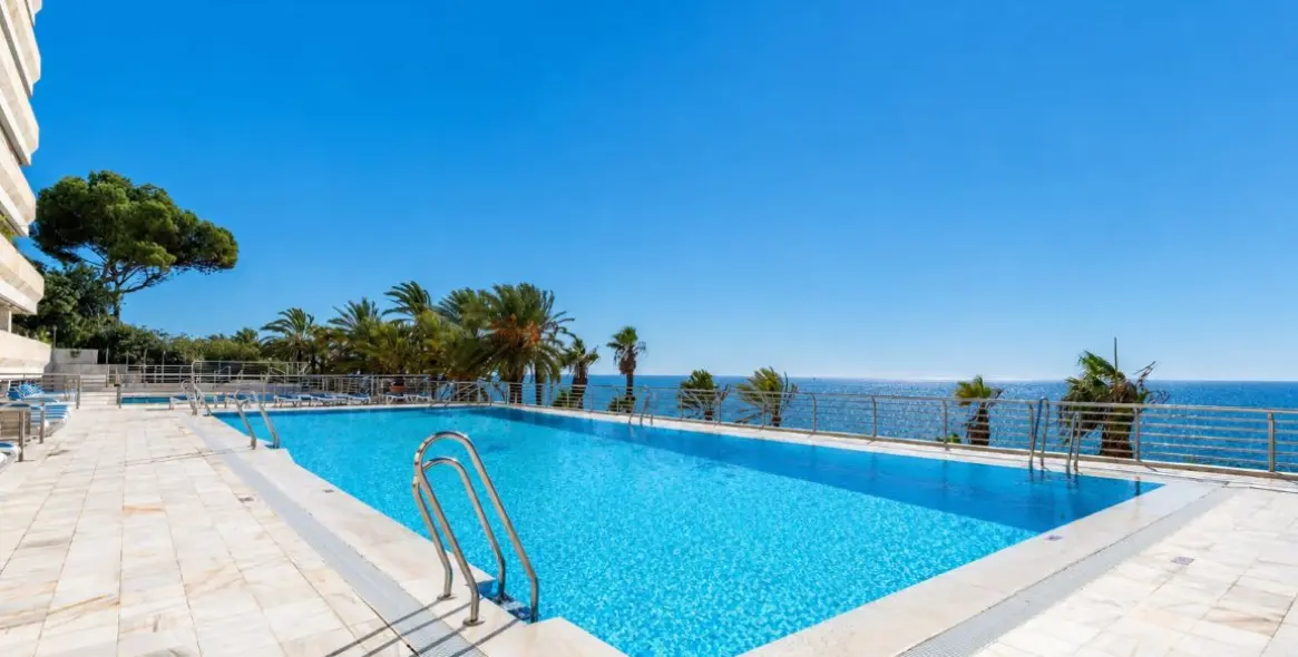 Venta de apartamento en planta baja en Nagüeles 25