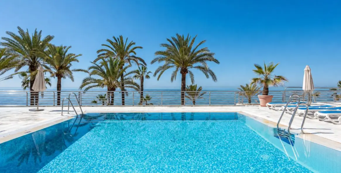 Venta de apartamento en planta baja en Nagüeles 28