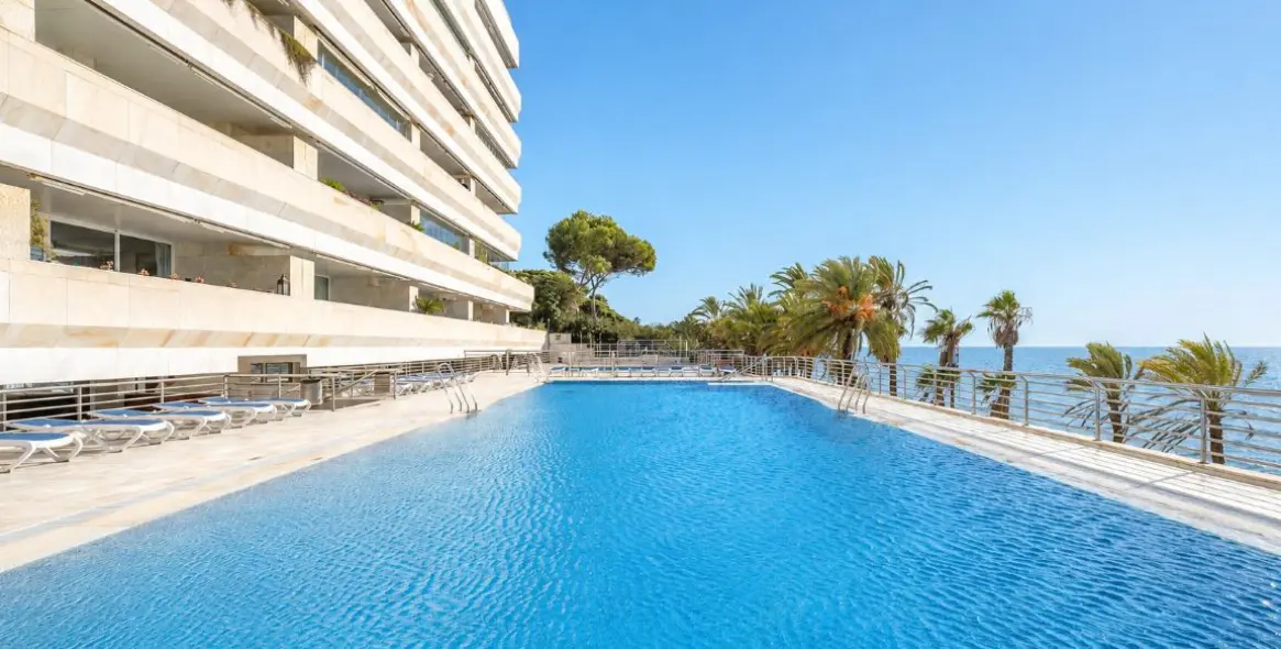 Venta de apartamento en planta baja en Nagüeles 29