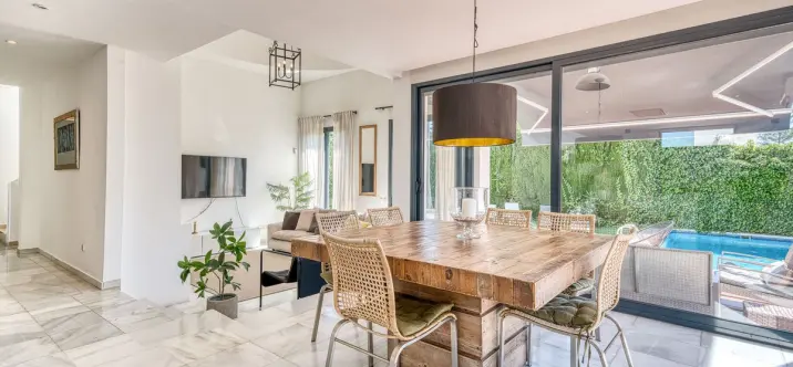 Venta de villa independiente en Nueva Andalucía 1