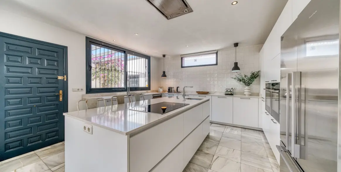 Venta de villa independiente en Nueva Andalucía 3