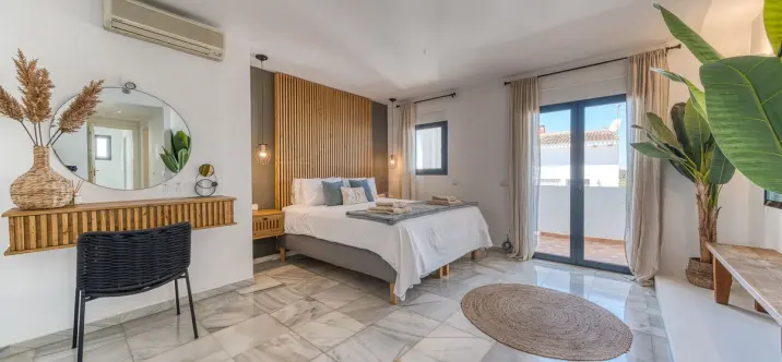 Venta de villa independiente en Nueva Andalucía 4