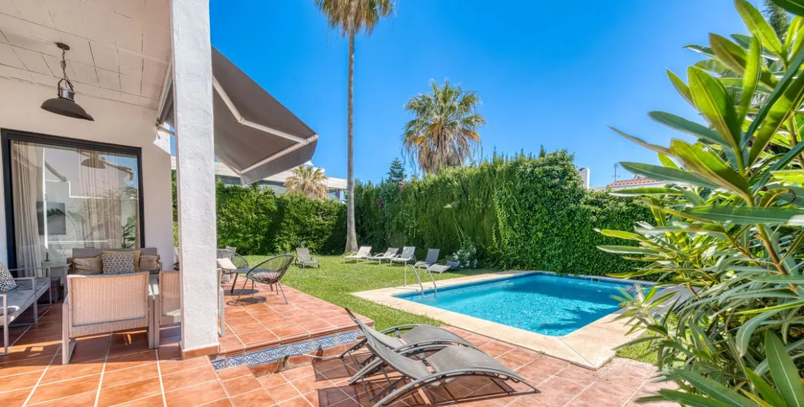 Venta de villa independiente en Nueva Andalucía 6