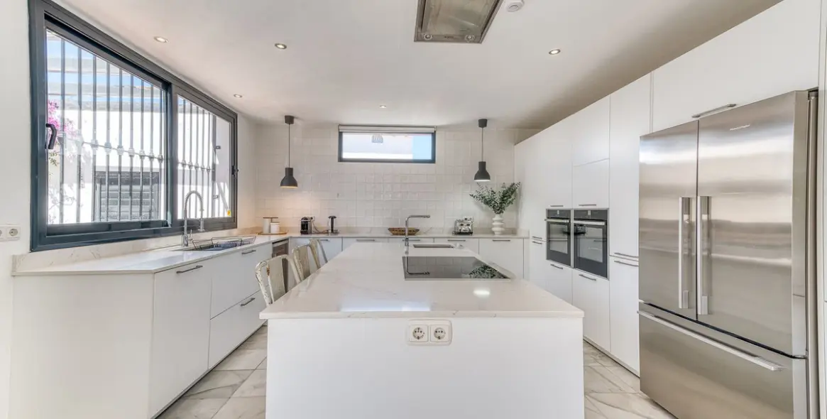 Venta de villa independiente en Nueva Andalucía 7