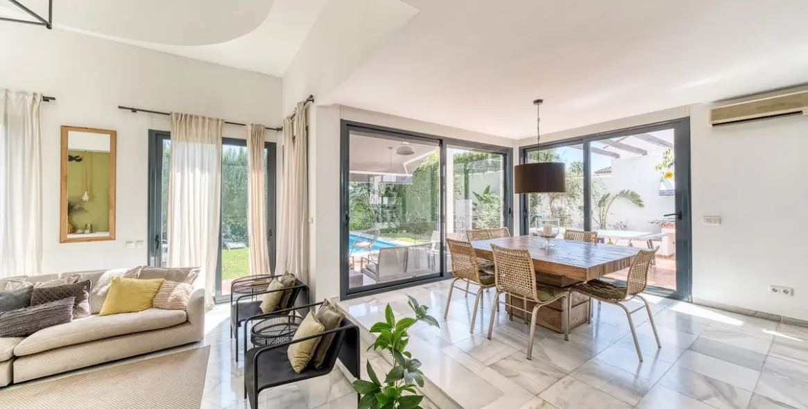 Venta de villa independiente en Nueva Andalucía 9