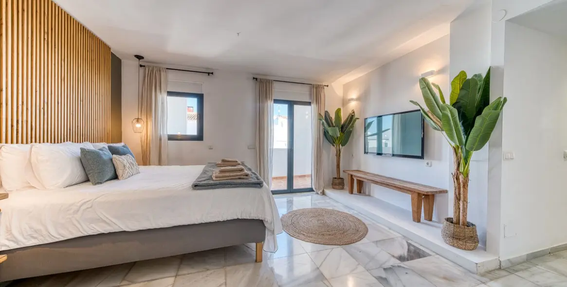 Venta de villa independiente en Nueva Andalucía 16