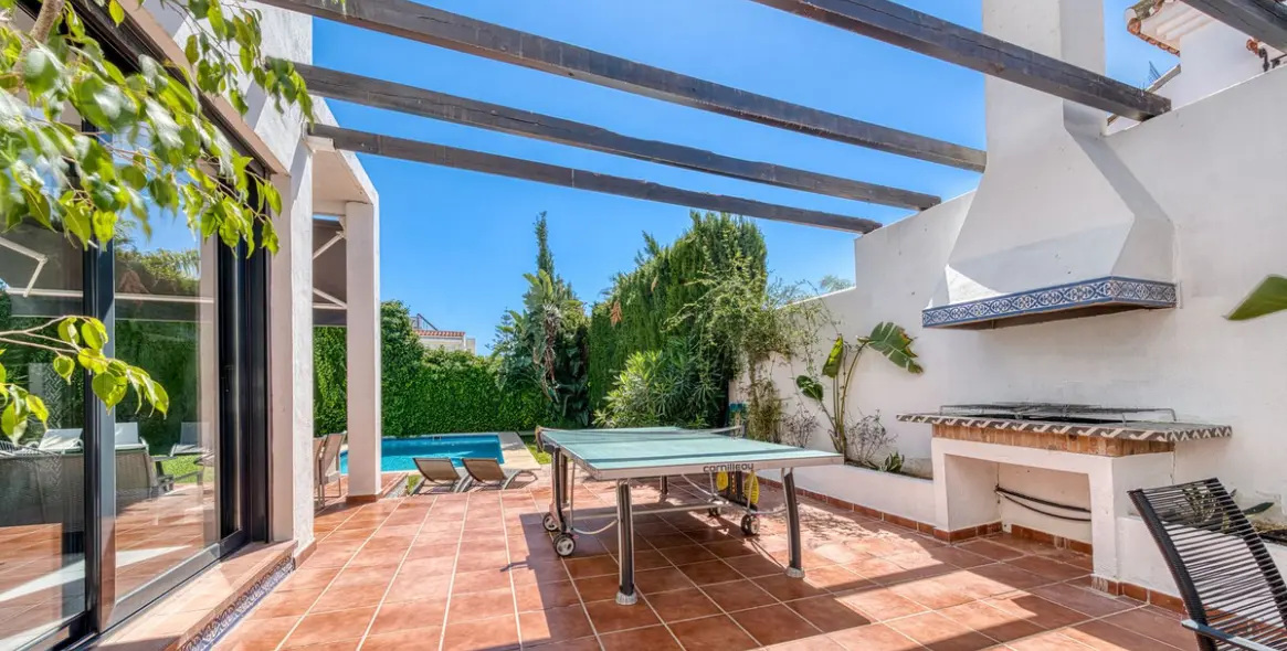 Venta de villa independiente en Nueva Andalucía 26
