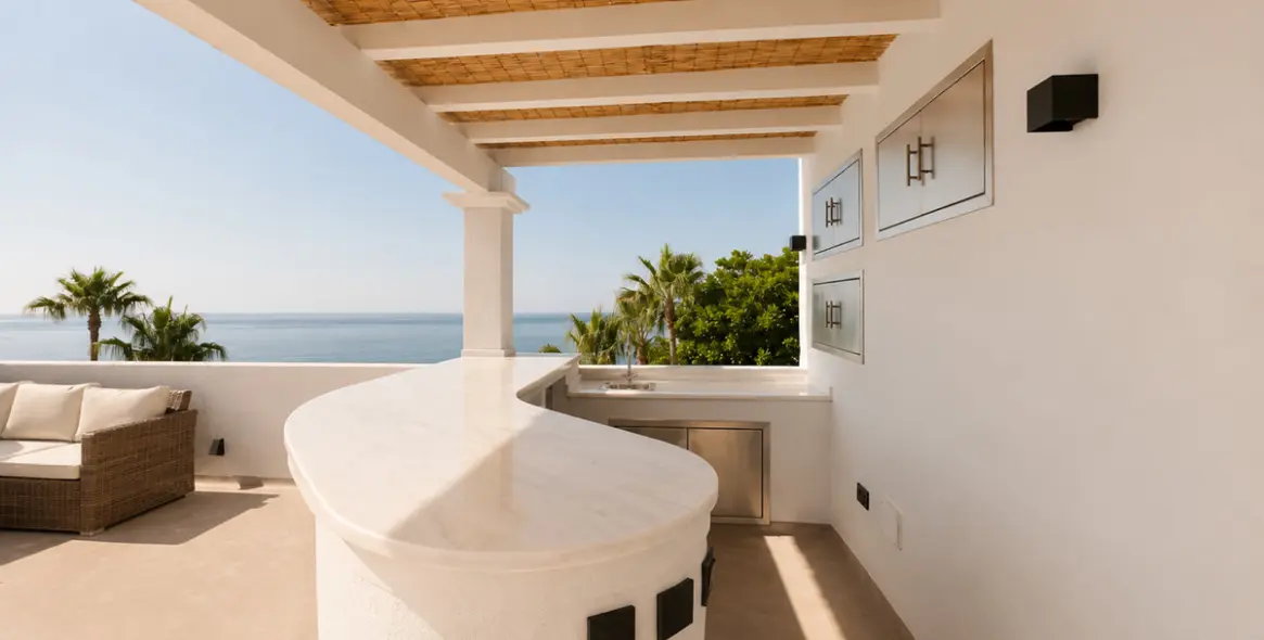 Продажа двухуровневого пентхауса в Estepona 18
