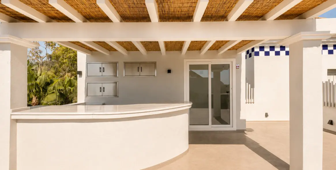 Продажа двухуровневого пентхауса в Estepona 22