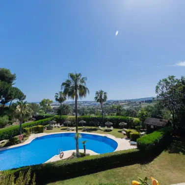 Venta de apartamento en planta media en Nueva Andalucía