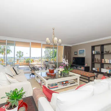 Venta de apartamento en planta media en Nueva Andalucía