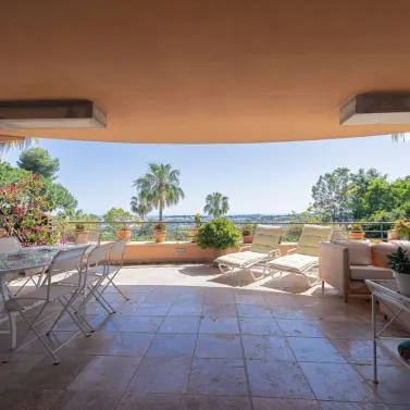 Venta de apartamento en planta media en Nueva Andalucía