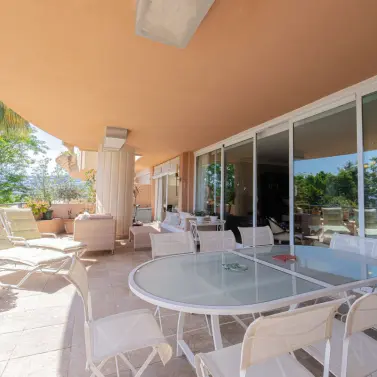 Venta de apartamento en planta media en Nueva Andalucía