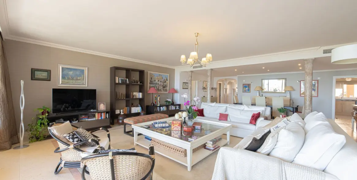 Venta de apartamento en planta media en Nueva Andalucía 5