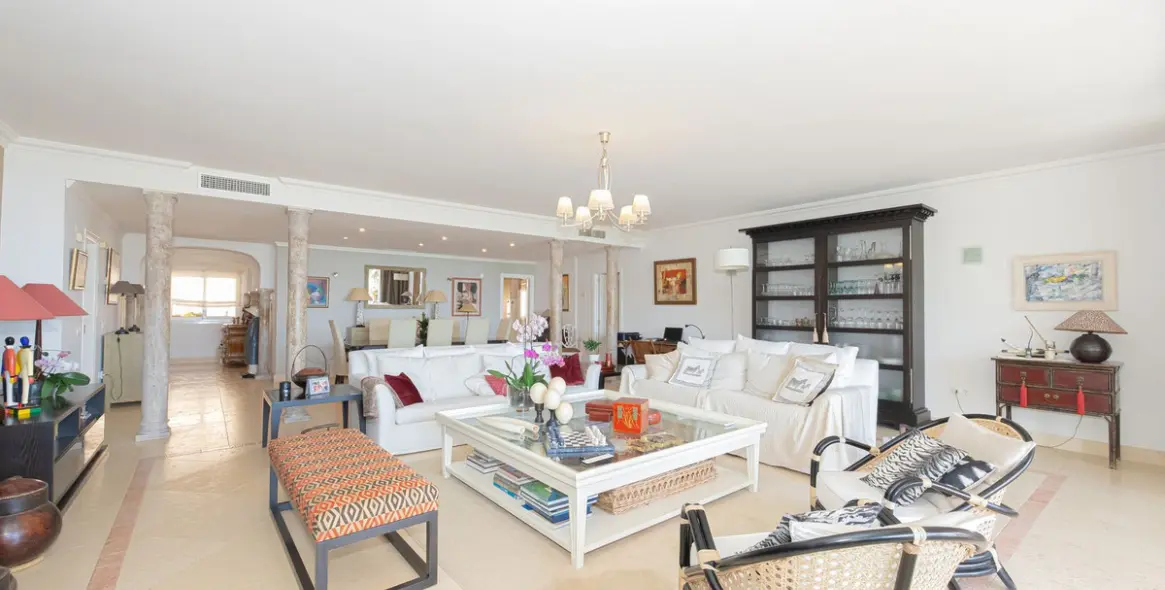 Venta de apartamento en planta media en Nueva Andalucía 6