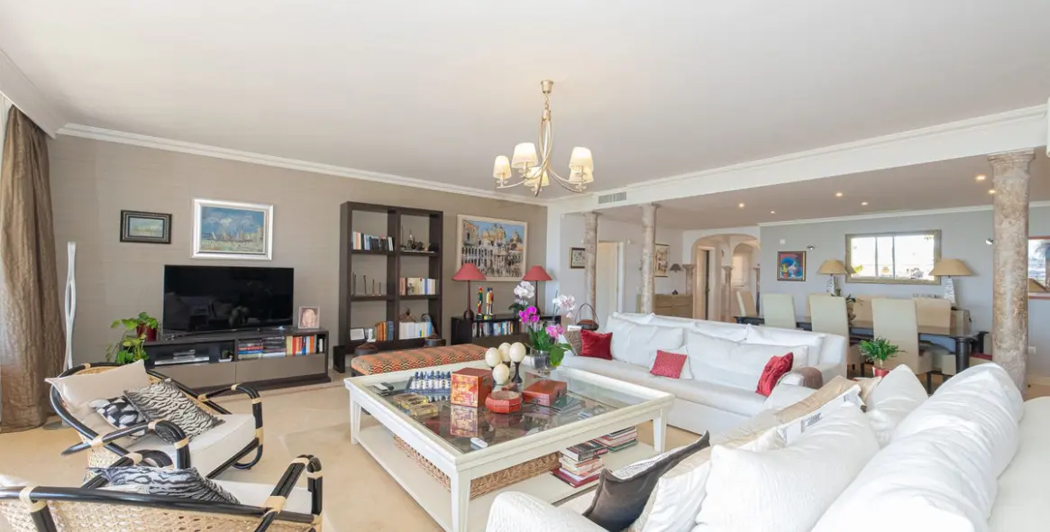 Venta de apartamento en planta media en Nueva Andalucía 7