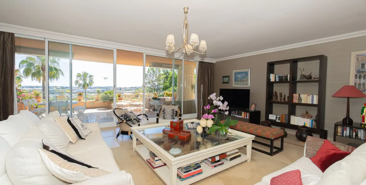 Venta de apartamento en planta media en Nueva Andalucía 8