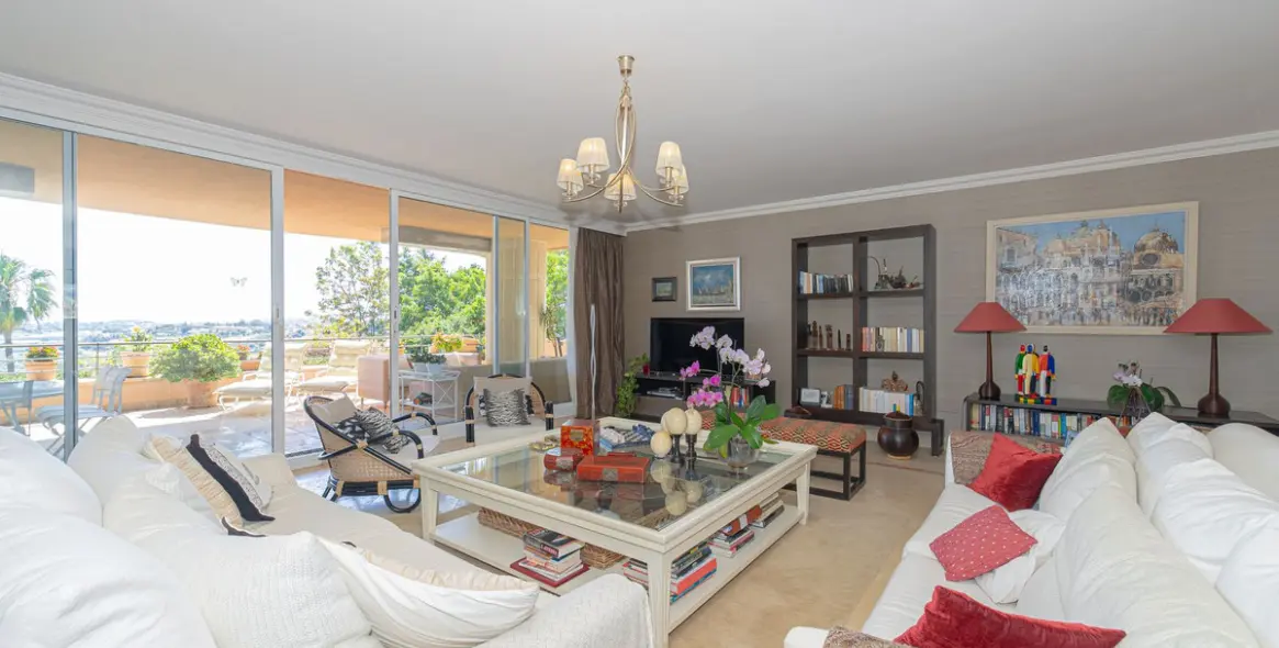 Venta de apartamento en planta media en Nueva Andalucía 12