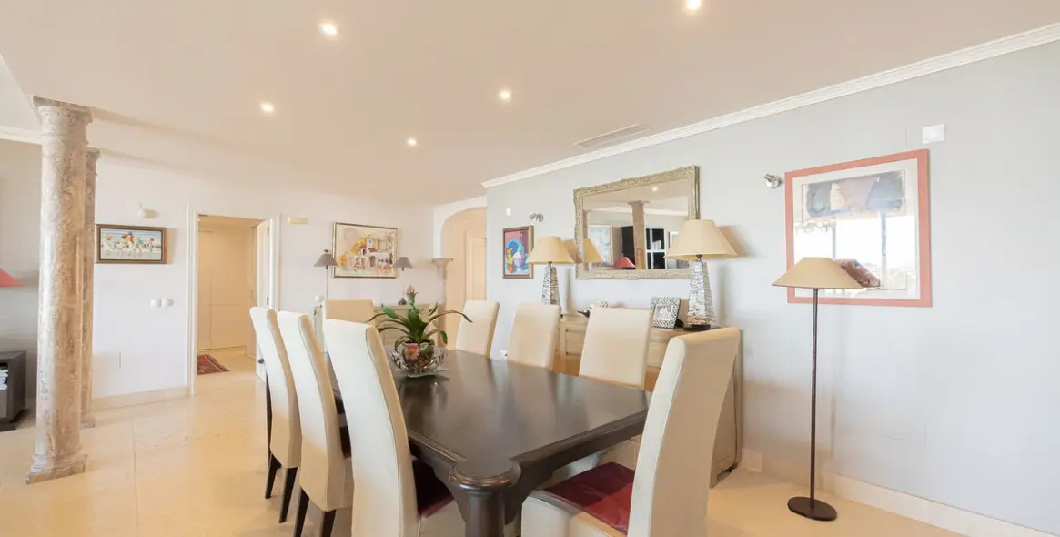Venta de apartamento en planta media en Nueva Andalucía 13